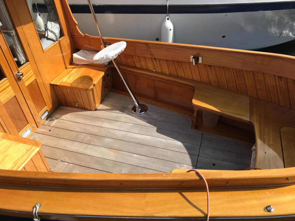 Boat Cleaning & Repairs Near The Thames